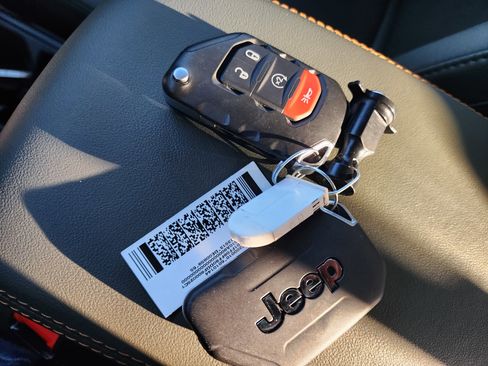 Used 2025 Jeep Gladiator Mojave image 32