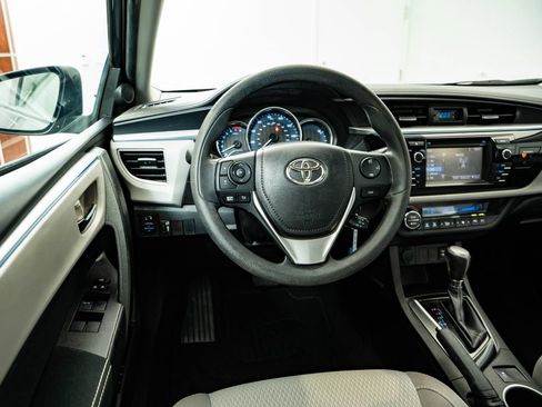 Used 2015 Toyota Corolla LE FWD image 31