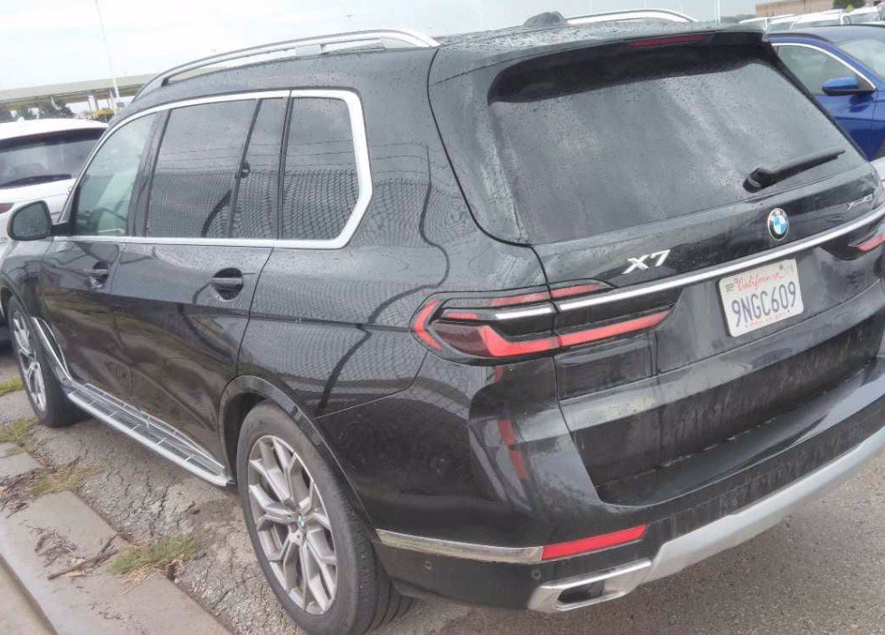 Used 2025 BMW X7 xDrive40i AWD/4WD image 5