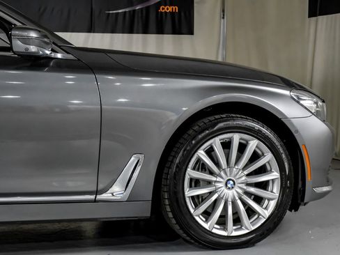 Used 2017 BMW 740i xDrive image 7