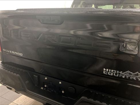 Used 2023 Chevrolet Silverado 1500 High Country w/ Technology Package image 28