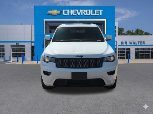 Used 2017 Jeep Grand Cherokee Altitude image 9