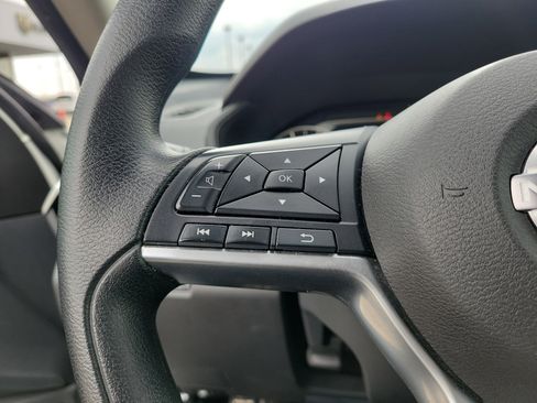 Used 2025 Nissan Altima 2.5 SV FWD image 19