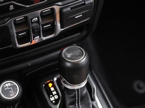 Used 2023 Jeep Wrangler Unlimited Sahara w/ LED Lighting Group AWD/4WD image 40
