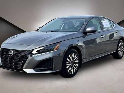 Certified 2023 Nissan Altima 2.5 SV AWD/4WD image 3