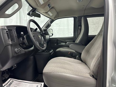 Used 2025 Chevrolet Express 3500 LT w/ LT Preferred Equipment Group image 15