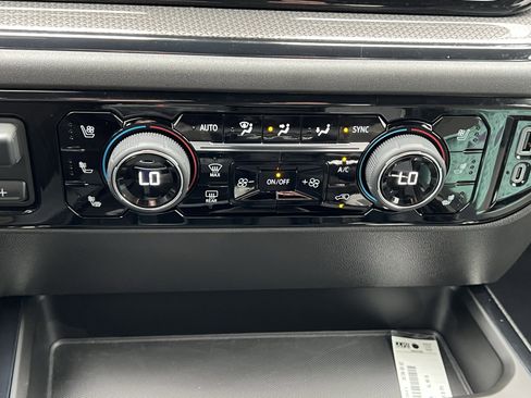 Used 2025 Chevrolet Silverado 1500 ZR2 w/ Technology Package image 29