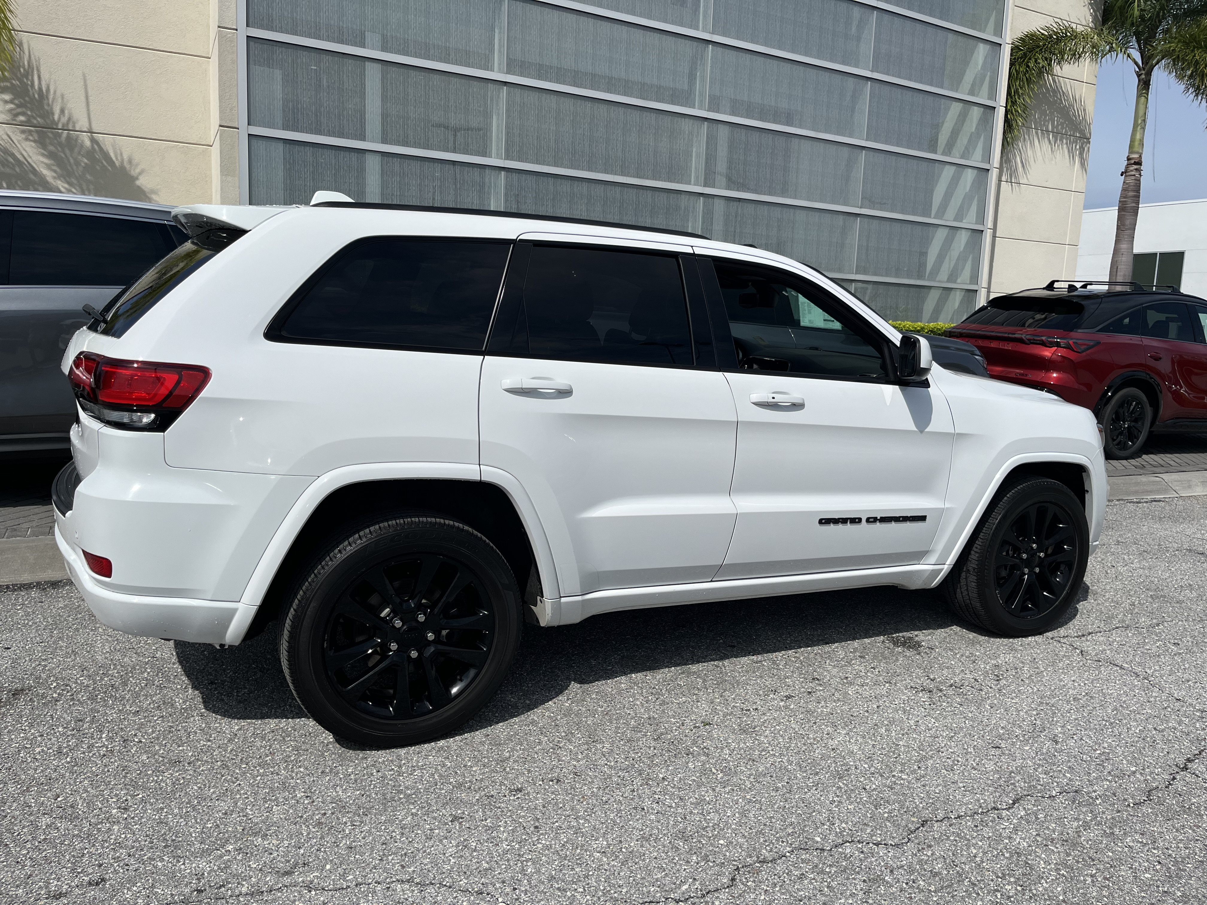 Used 2019 Jeep Grand Cherokee Altitude AWD/4WD image 8