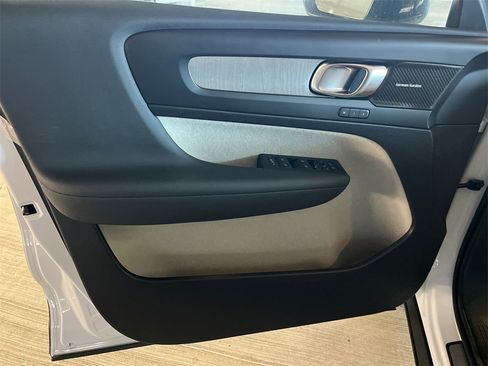 New 2026 Volvo XC40 B5 Ultra w/ Protection Package Premier image 9