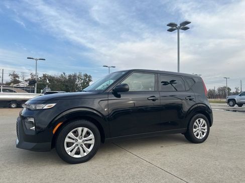 Used 2020 Kia Soul LX image 2