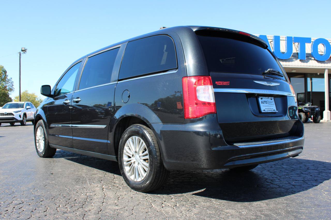 Used 2015 Chrysler Town & Country Touring-L w/ Driver Convenience Group FWD image 10