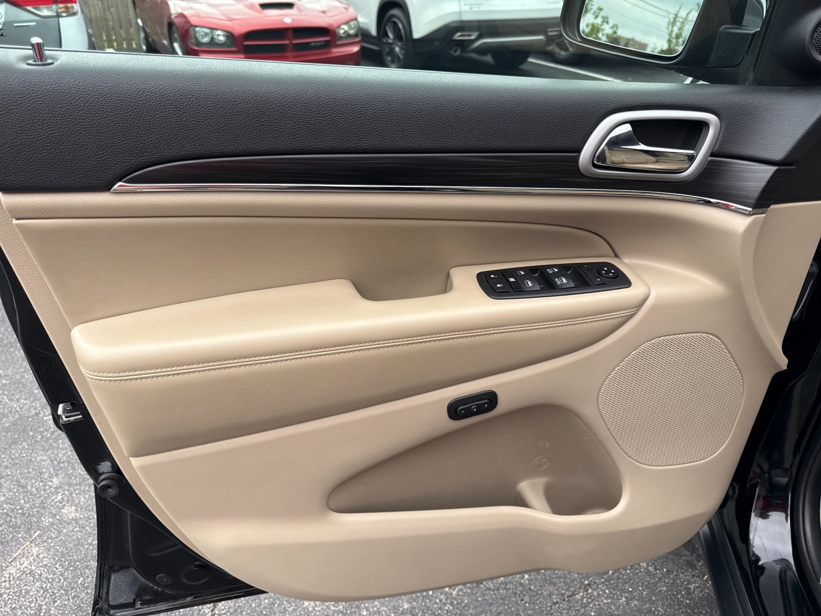 Used 2021 Jeep Grand Cherokee Limited AWD/4WD image 11