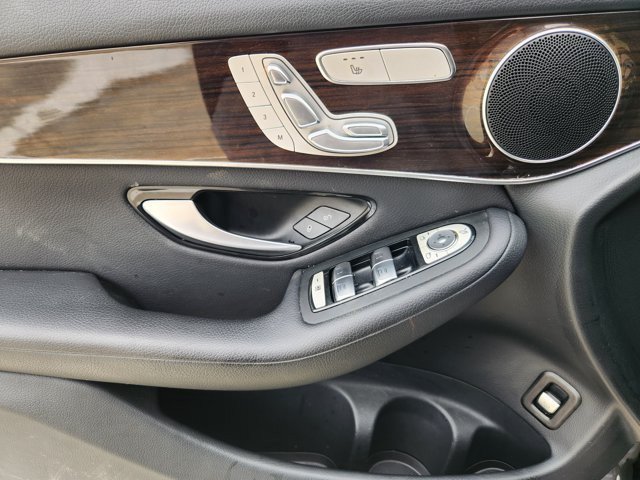 Used 2022 Mercedes-Benz GLC 300 image 21