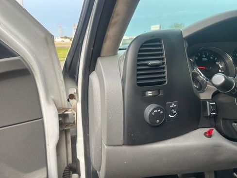 Used 2013 Chevrolet Silverado 2500 W/T w/ Snow Plow Prep Package image 13