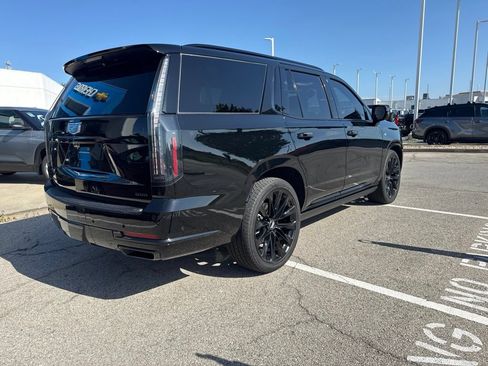 Used 2025 Cadillac Escalade Sport Platinum w/ LPO, ONYX Package AWD/4WD image 4