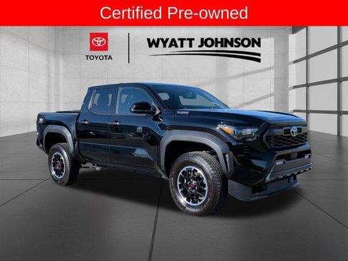 Certified 2025 Toyota Tacoma TRD Off-Road AWD/4WD image 6
