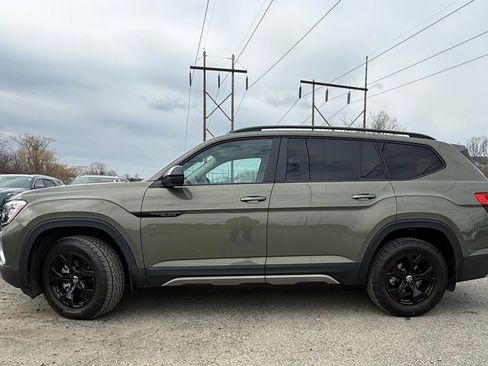 Used 2024 Volkswagen Atlas Peak Edition SE image 2