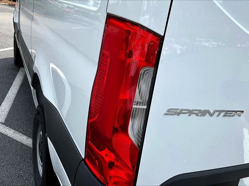 Used 2024 Mercedes-Benz Sprinter 2500 image 12