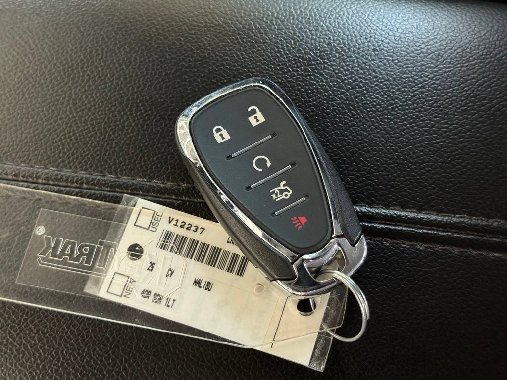 Used 2025 Chevrolet Malibu LT FWD image 34