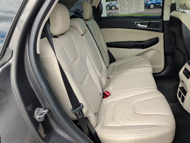 Used 2017 Ford Edge Titanium w/ Canadian Touring Package AWD/4WD image 32