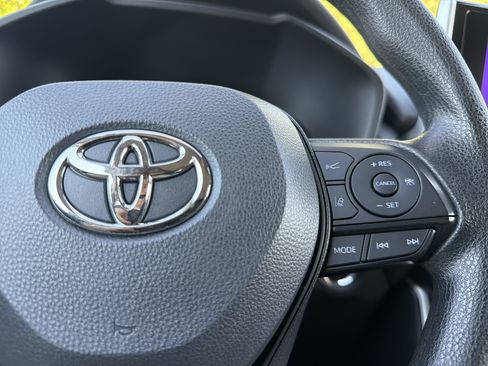 Certified 2025 Toyota RAV4 XLE FWD image 11