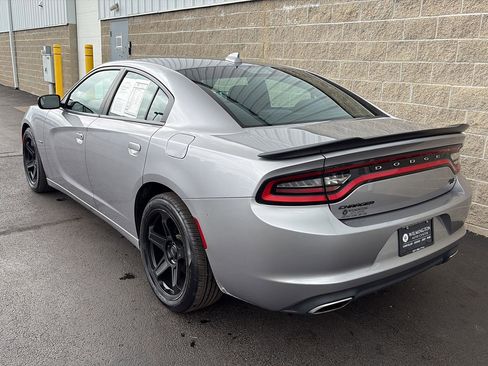 Used 2017 Dodge Charger R/T w/ Blacktop Package RWD image 38