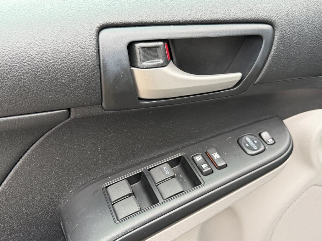 Used 2014 Toyota Camry LE FWD image 13
