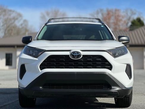 Used 2019 Toyota RAV4 LE image 2