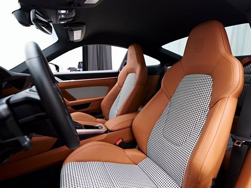 Used 2024 Porsche 911 Carrera S image 3