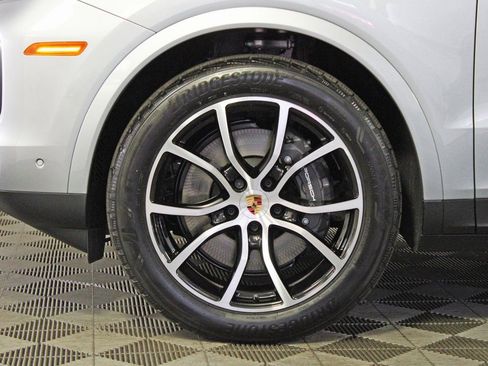 Certified 2025 Porsche Cayenne Coupe image 41