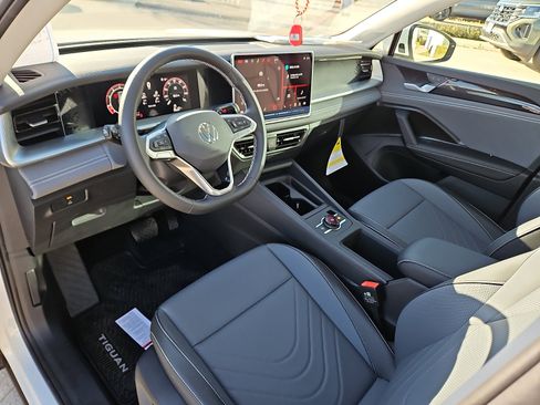 New 2026 Volkswagen Tiguan SE image 12