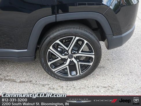 New 2025 Jeep Compass Limited w/ Sun & Sound Group image 4