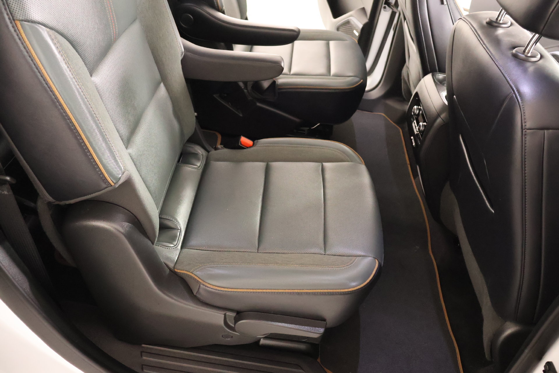 Used 2025 GMC Acadia AT4 AWD/4WD image 14