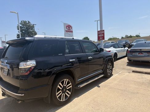Used 2017 Toyota 4Runner Limited w/ Preferred Accessory Package RWD image 4
