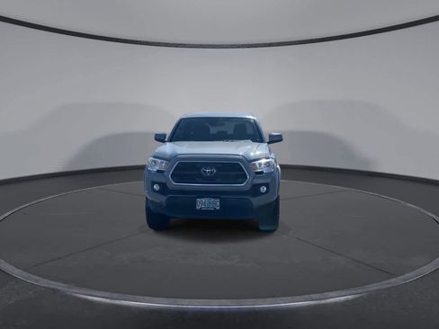 Certified 2019 Toyota Tacoma SR5 AWD/4WD image 3