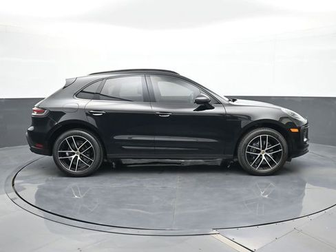 Certified 2025 Porsche Macan AWD/4WD image 24