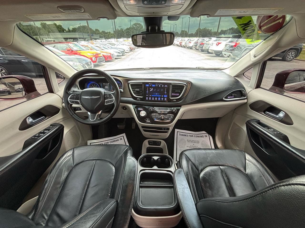 Used 2017 Chrysler Pacifica Touring-L w/ Tire & Wheel Group FWD image 20