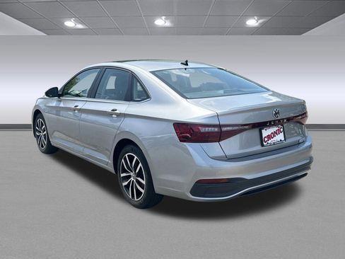 Used 2025 Volkswagen Jetta SE FWD image 5