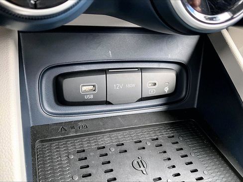 Used 2024 Hyundai Venue Limited FWD image 31