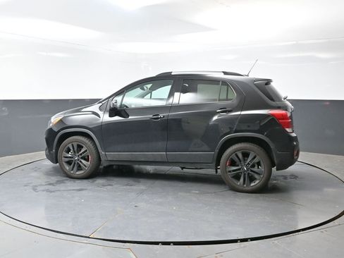 Used 2022 Chevrolet Trax LT w/ Redline Edition AWD/4WD image 9