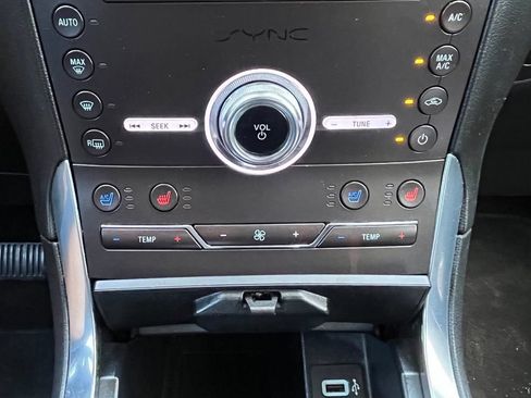 Used 2020 Ford Edge Titanium w/ Equipment Group 301A AWD/4WD image 18
