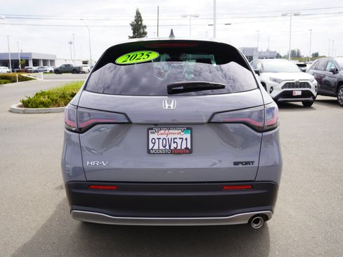 Used 2025 Honda HR-V Sport image 9