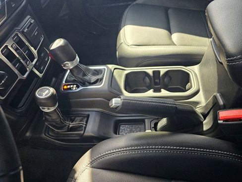 Used 2023 Jeep Wrangler Unlimited Sahara w/ Cold Weather Group AWD/4WD image 32