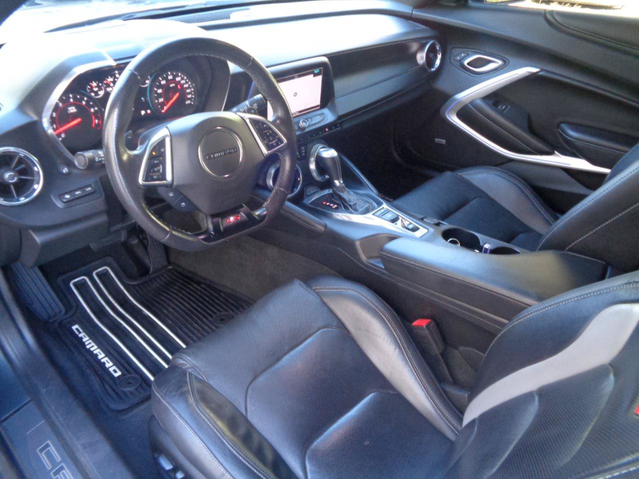 Used 2018 Chevrolet Camaro SS RWD image 7