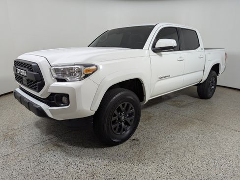 Used 2023 Toyota Tacoma SR5 RWD image 3