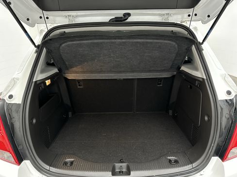 Used 2022 Chevrolet Trax LT w/ LT Convenience Package image 13