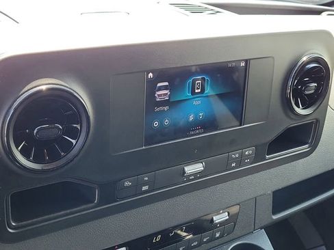 Used 2024 Mercedes-Benz Sprinter 2500 image 28