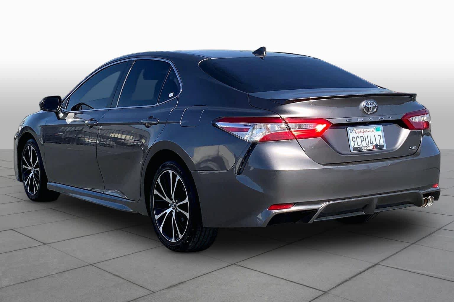 Used 2019 Toyota Camry SE FWD image 11