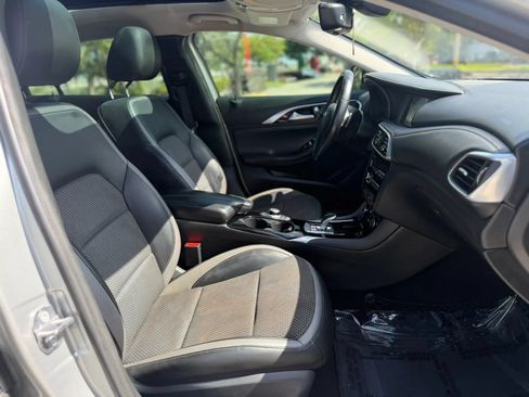 Used 2018 INFINITI QX30 FWD image 19
