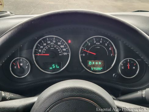 Used 2018 Jeep Wrangler Unlimited Sahara AWD/4WD image 14